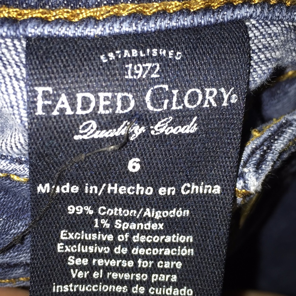 Basic jean shorts - Picture 3 of 3